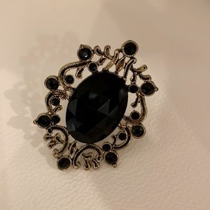 Black gem and filigree cocktail ring